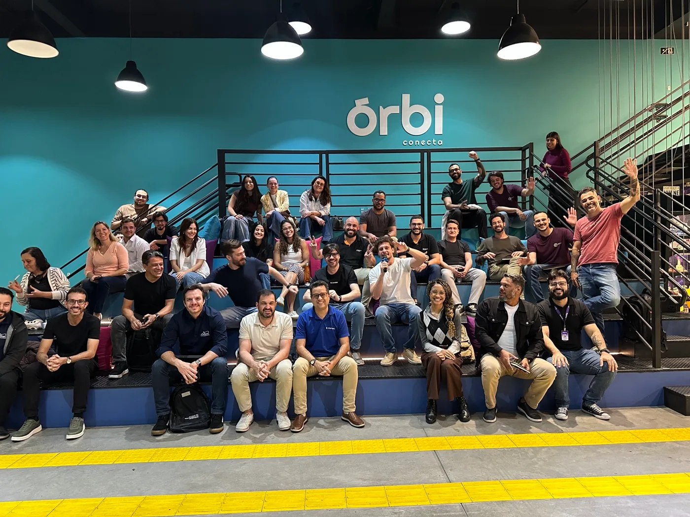 Palestra de IA corporativa: Luis Roquette apresentando para equipe de empresa — Café com Lovable, Belo Horizonte